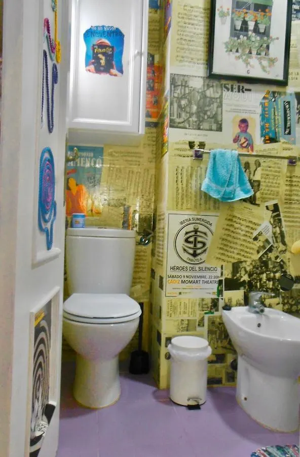 民宿 Habitaciones La Pepa 加的斯