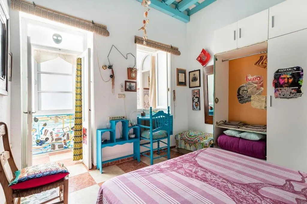 民宿 Habitaciones La Pepa 加的斯